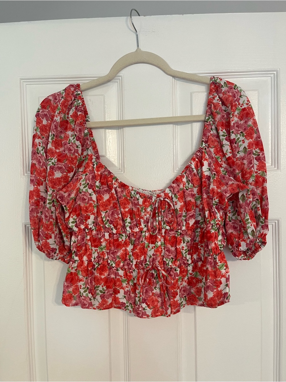 NWT Wayf Red Floral Puff-Sleeve Peasant Top